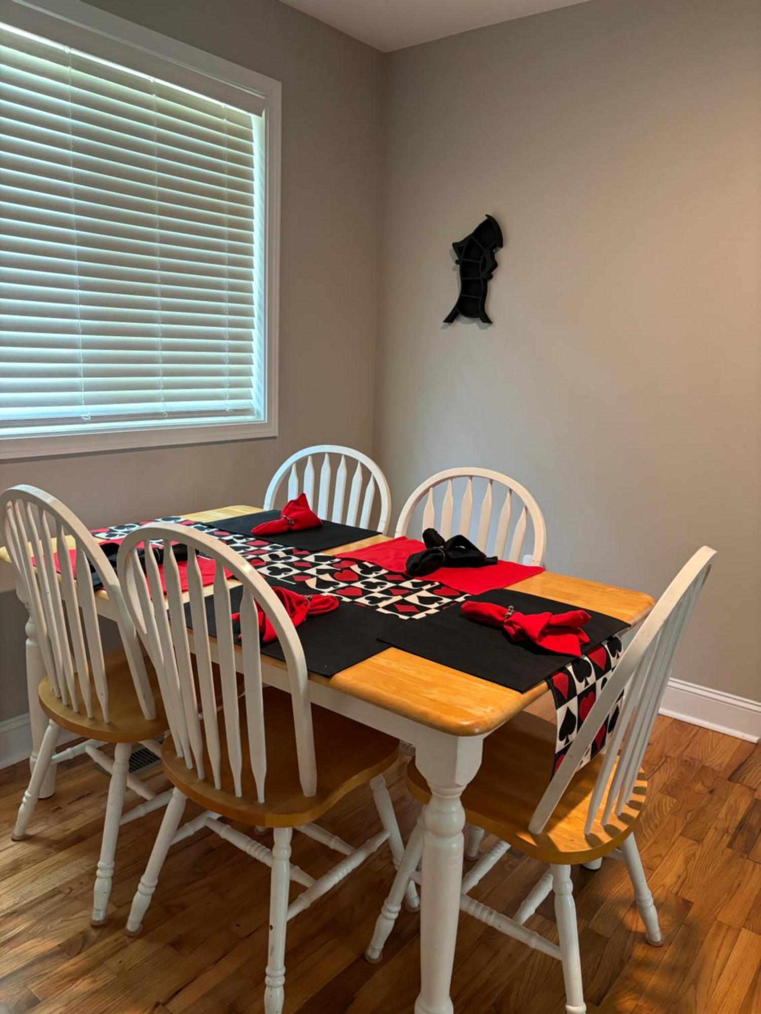 Holiday home Mad Hatter Hideaway *